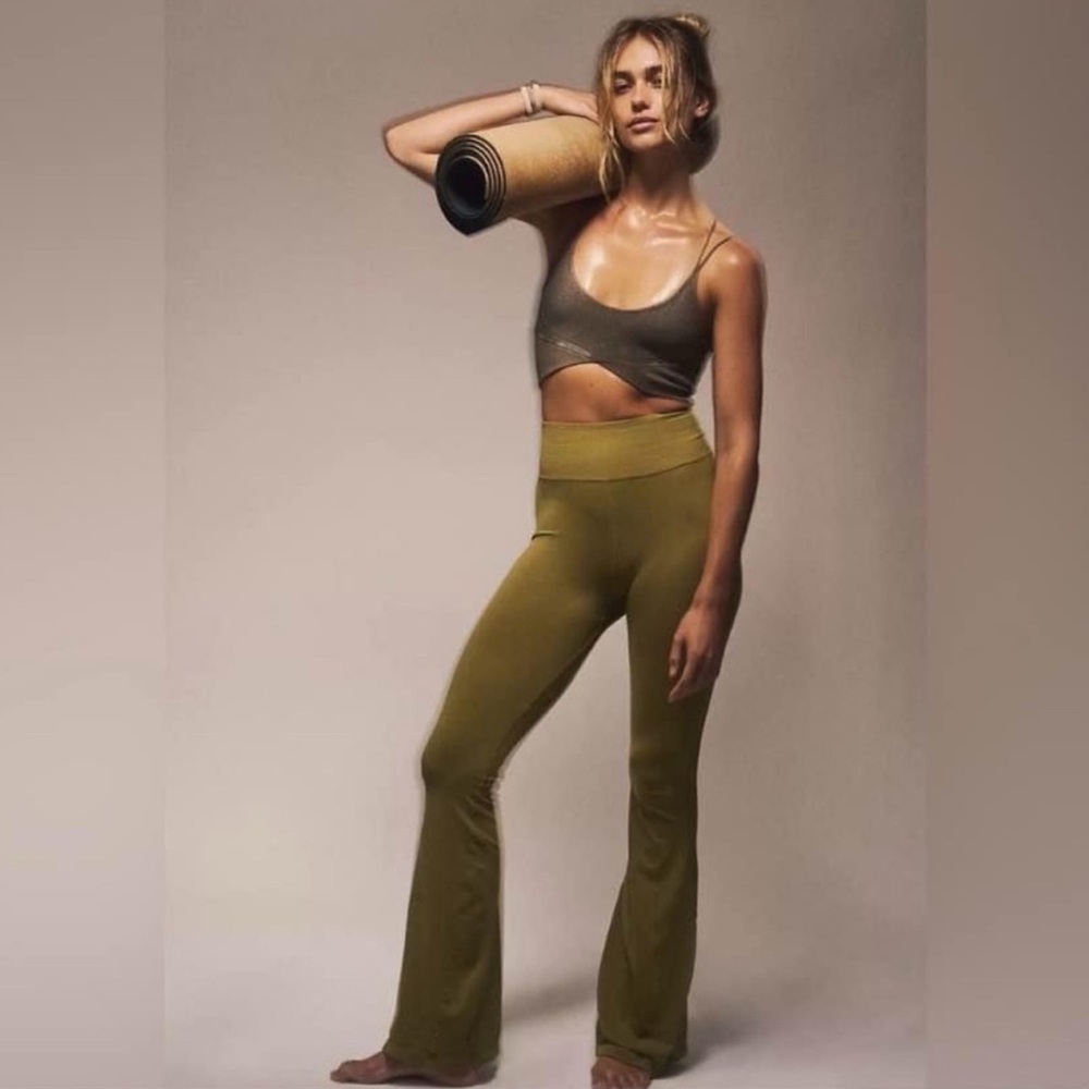 NWOT Free People Movement Good
Karma Flare Leggings